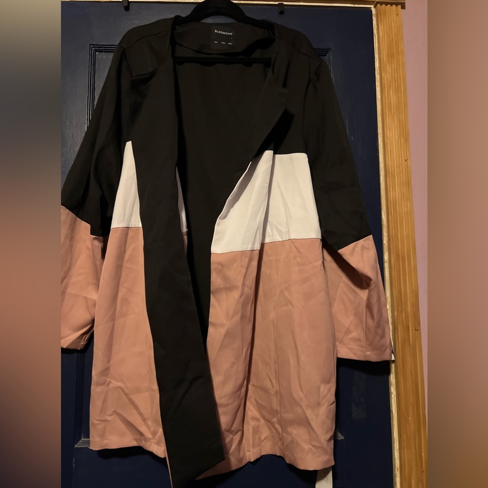 Bloomchic Blazer /Cover Up jacket NWT size 26
